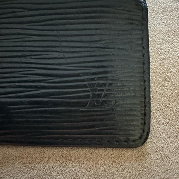 Louis Vuitton Key Holder Black EPI - Picture 10 of 11